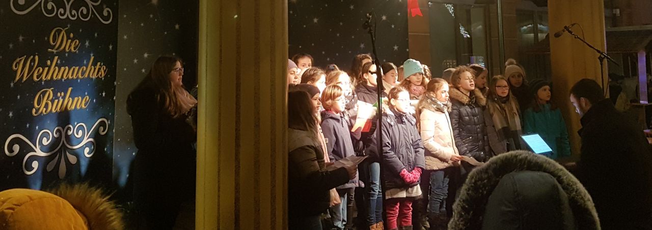 files/1_OSG_Fotos_Dokumente/0_Startseite/1_Aktuelles/19_Singen Wmarkt Unterstufenchor.jpg